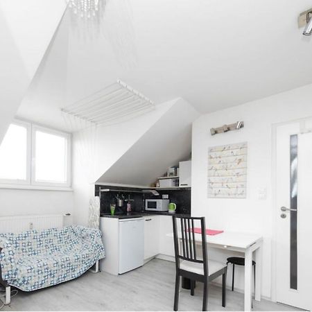 The Attic Studio Apartment Bratislava Luaran gambar